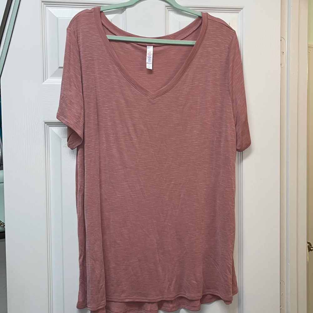 LuLaRoe V-neck tee 2x